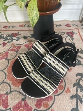 Clarks Cloudsteppers Black Sandal with Cream accents
